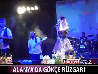 BİNLERCE HAYRANINI BÖYLE COŞTURDU