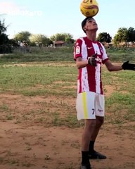 لا يمارس كرة القدم وتمت دعوته لحفل الكرة الذهبية.. من هو إيران فيريرا بطل "تيك توك"؟