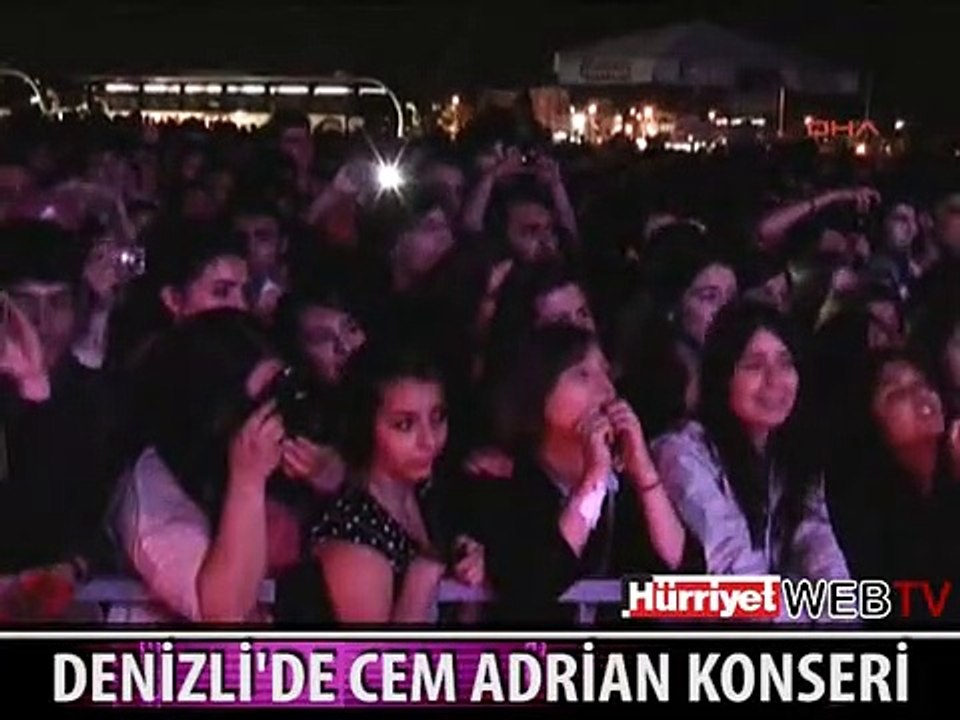 ÖĞRENCİLER CEM ADRİAN İLE COŞTU