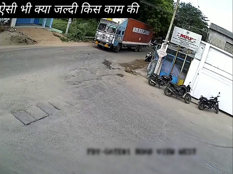 LIVE ACCIDENT VIDEOS  TRUCK AND  BIKE Accident  bike wale Ki laparwahi  unseen road accident2022#