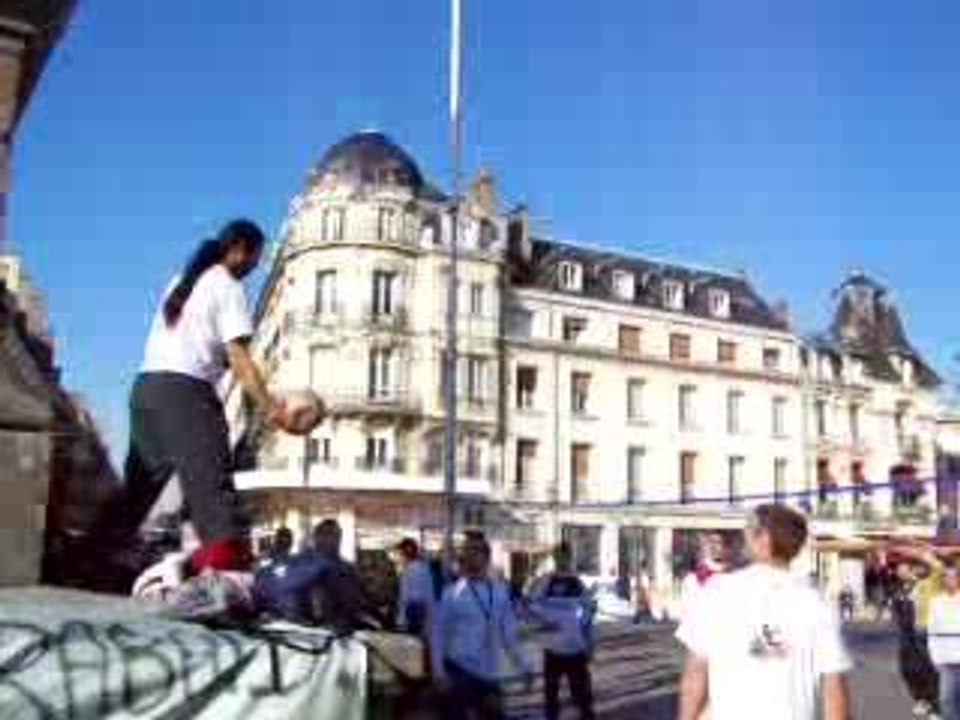 Manif dans les rues d'Orléans 04