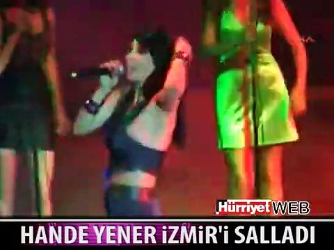 HANDE YENER ELBİSESİNİN KURBANI OLDU