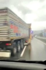 Akıllara durgunluk veren trafik terörü: Delikanlıysanız durun, yoksa kaza yaptırırım size