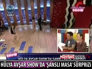 HÜLYA AVŞAR'IN CANLI YAYIN SÜRPRİZİ