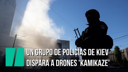 Un grupo de policías de Kiev dispara a drones 'kamikaze'