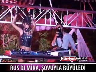 RUS DJ ŞOVUYLA BÜYÜLEDİ