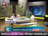 CANLI YAYINDA BİRBİRLERİNİ YUMRUKLADILAR