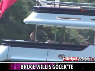 BRUCE WİLLİS SEVGİLİSİ İLE GÖÇEK'TE