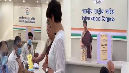 Congress ಅಧ್ಯಕ್ಷ ಸ್ಥಾನಕ್ಕೆ ವೋಟ್ ಮಾಡಿದ್ಮೇಲೆ Sonia Gandhi ಹೇಳಿದ್ದೇನು? | *India | OneIndia Kannada