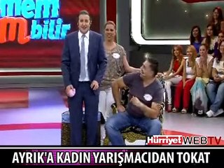 İLKER AYRIK'A, KADIN YARIŞMACIDAN TOKAT!