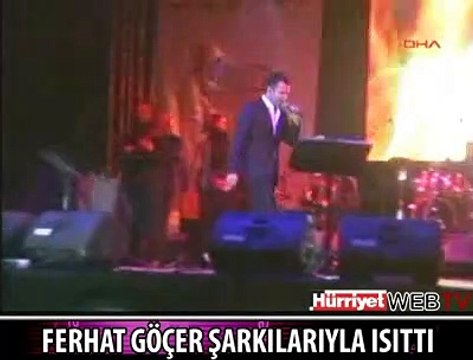 FERHAT GÖÇER ŞARKILARIYLA COŞTURDU