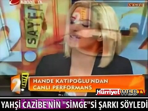 CANLI YAYINDA ŞARKI SÖYLEDİ