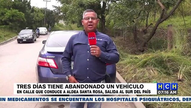 Abandonado desde hace tres días permanece carro en aldea Santa Rosa, carretera al sur