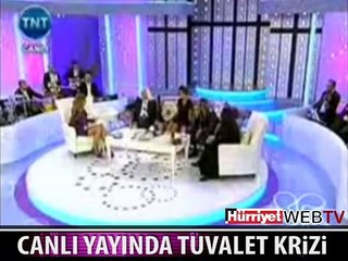 CANLI YAYINDA TUVALETE BÖYLE GİTTİ