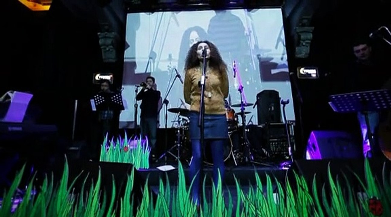 ELİF ÇAĞLAR - CIRCUS LOVE