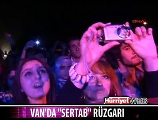 SERTAP ERENER VANLILARI ÇOŞTURDU