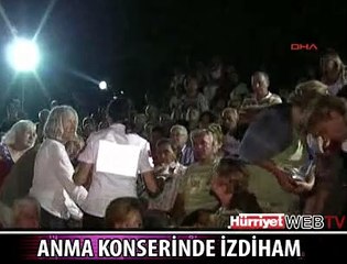 ZEKİ MÜREN'İ ANMA KONSERİNDE İZDİHAM