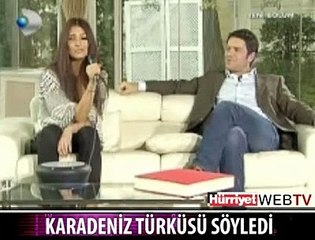 CANLI YAYINDA TÜRKÜ SÖYLEDİ