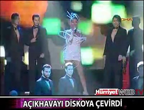 AÇIKHAVA'YI DİSKOYA ÇEVİRDİ