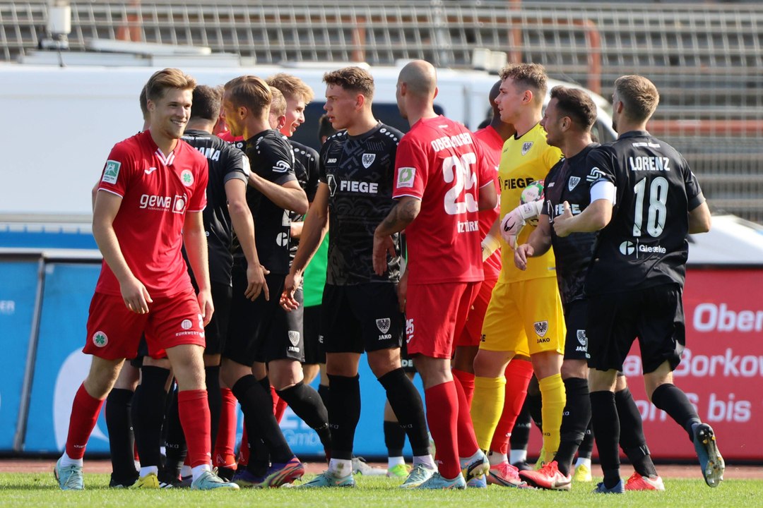 Highlights satt in Oberhausen: Fünf Tore und zwei Platzverweise