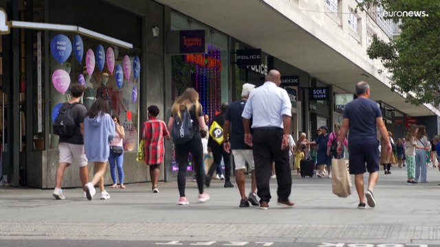 Правительство Консерваторов спешит отказаться от сокращения налогов в Великобритании