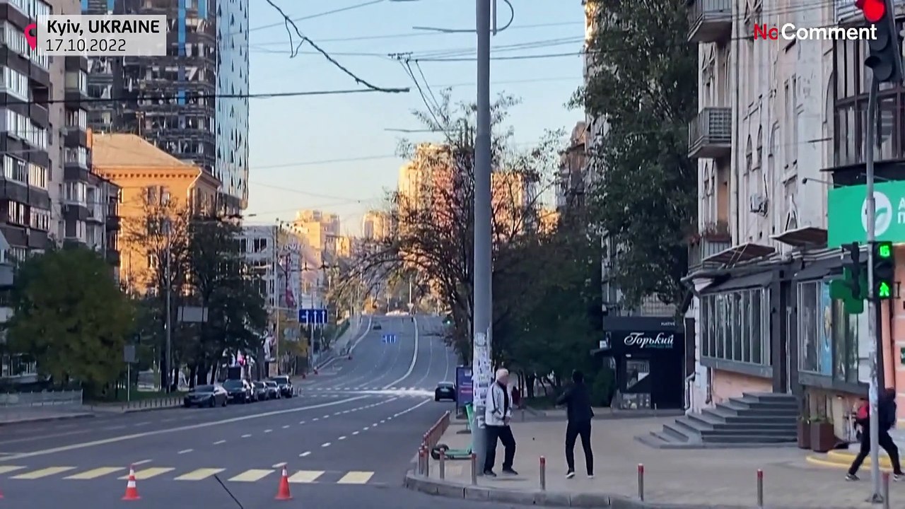 Kiew: Polizisten schießen auf tief fliegende Kamikaze-Drohnen