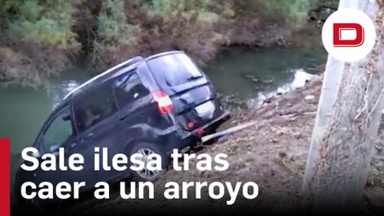 Sale ilesa una anciana tras caer a un arroyo en el interior de un vehículo en Cantabria