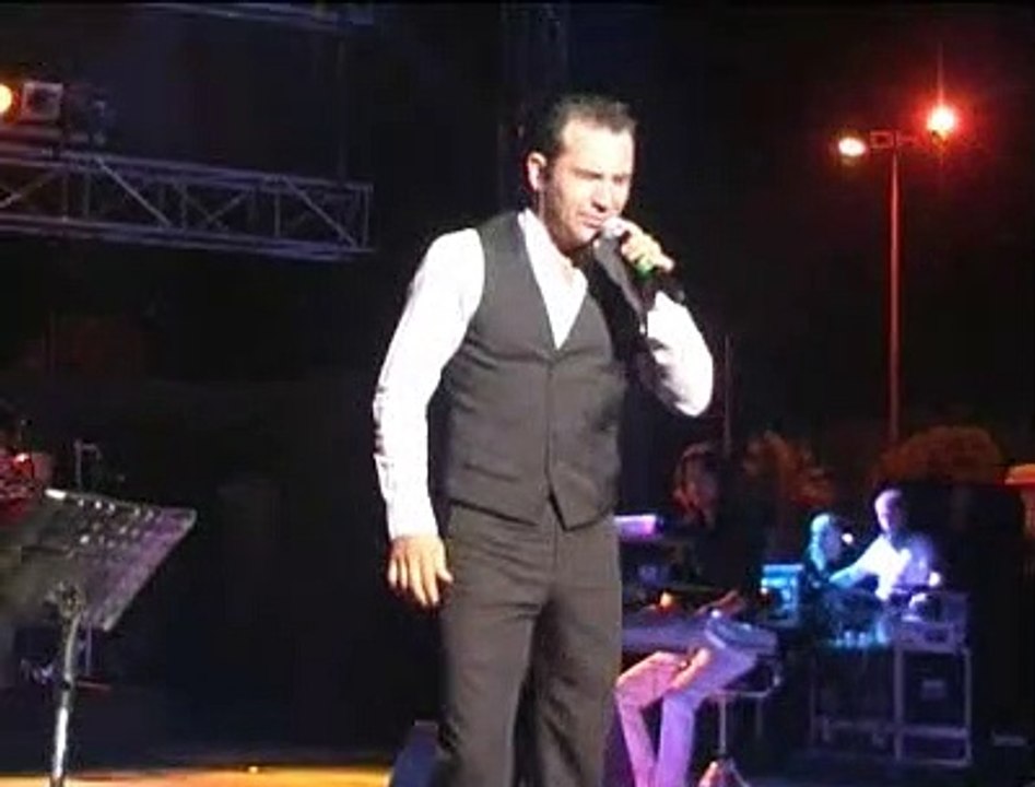 FERHAT GÖÇER'E ALKIŞ YAĞMURU