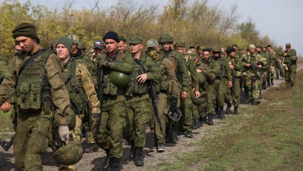 Télécharger la video: Russland schickt 9.000 Soldaten und schweres Kriegsgerät nach Belarus