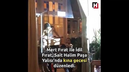 İdil Fırat kına gecesine böyle giriş yaptı