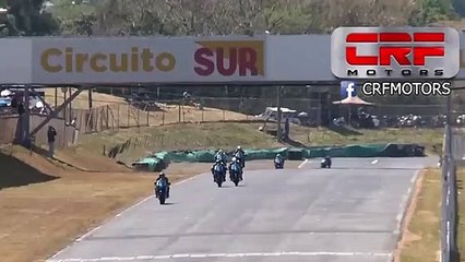 Yarışın ortasında can pazarı! Tekme tokat kavga ettiler...