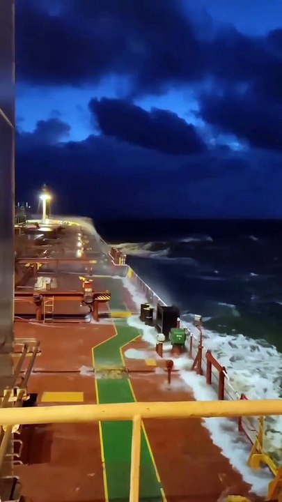 Rough sea be like