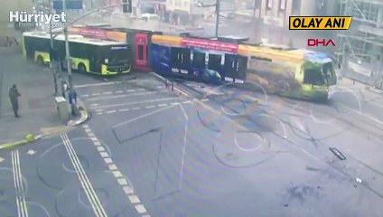 Sultangazi'de raydan çıkan tramvay otobüse çarptı