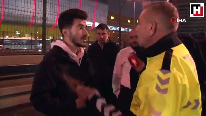 İETT şoförü kendisine çarpan aracı bariyerlere sıkıştırdı