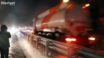Zonguldak'ta kar nedeniyle araçlar yolda kaldı