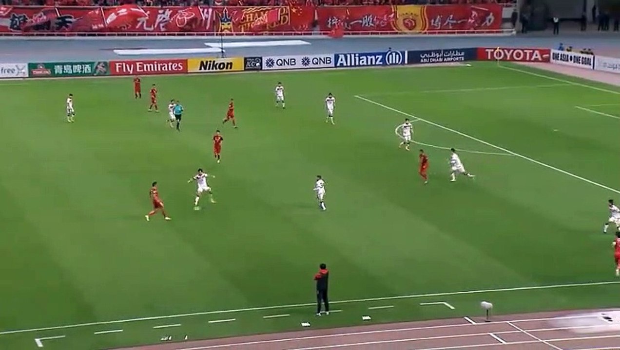 Hulk ceza sahası dışından avladı!