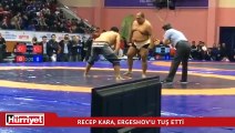 Kırkpınar Başpehlivanı Recep Kara, Asya şampiyonu sumo güreşçisini tuş etti