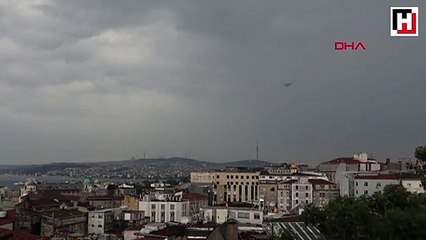 Çamlıca'da yıldırım düşmesi böyle görüntülendi