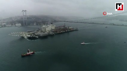 Dünyanın en büyük gemisi İstanbul Boğazı'ndan böyle geçti