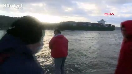 Dev konteyner gemisi İstanbul Boğazı'ndan geçti