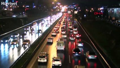 İstanbul'da trafik durma noktasına geldi