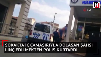 Sokakta iç çamaşırıyla dolaşan şahsı linç edilmekten polis kurtardı