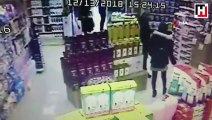 Pendik'te kadınların market ortasında saç başa kavgası kamerada