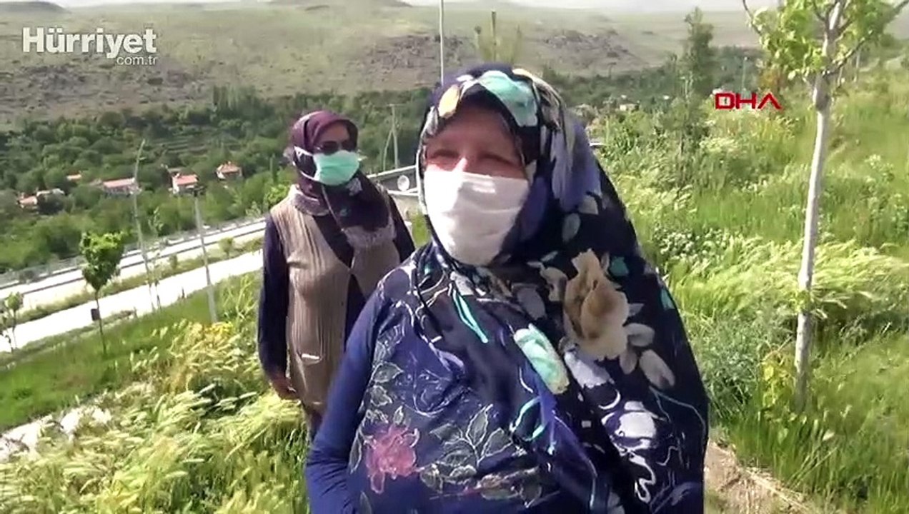 Niğde'nin kadın muhtarı kovboy kıyafeti ve atıyla mahalleyi geziyor