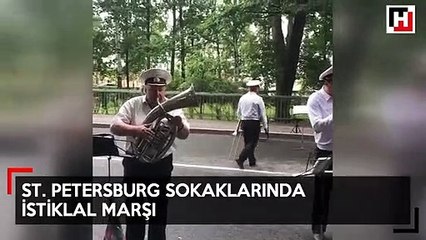 St. Petersburg sokaklarında İstiklal Marşı
