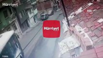 İzmir'de facianın eşiğinden dönüldü, otobüs iki evin arasına böyle sıkıştı
