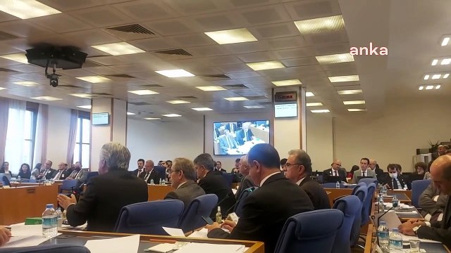 CHP, HDP ve İyi Partili Plan ve Bütçe Komisyonu üyeleri, Merkez Bankası yetkilisinin 'Kur Korumalı Mevduat Sistemi' hakkında bilgi vermemesi üzerine salonu terk etti