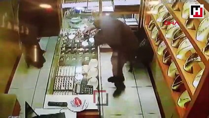 Küçükçekmece'deki kara çarşaflı soyguncular yakalandı