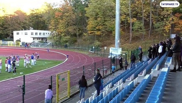 Radość kibiców po wygranym meczu z Wieżą Postomino