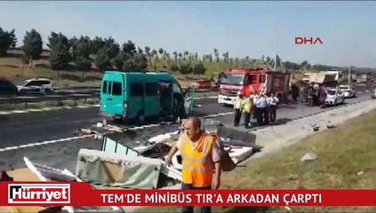 TEM'de minibüs TIR'a arkadan çarptı